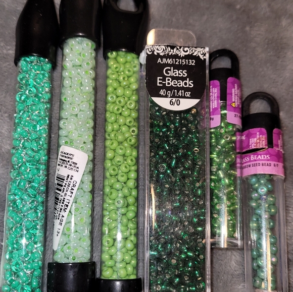 Seed beads, assorted colors. Over 50 tubes. - Picture 6 of 11